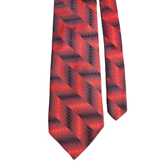 Matrix Silk Red & Black Geometric Print Classic Pointed Men's Tie - Picture 1 of 7